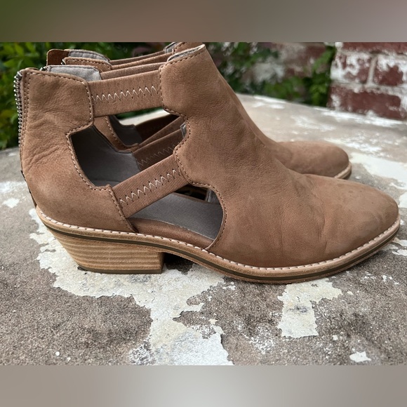 Eileen Fisher Vanda Nubuck Leather Tan Cut Out Casual Ankle Booties Shoes Sz 6.5 - Picture 6 of 8